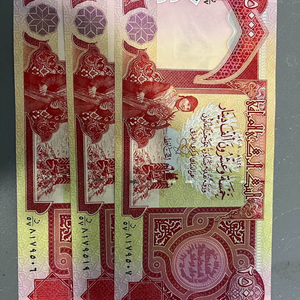 Iraqi Dinar. 75000 total Bank notes. Uncirculated